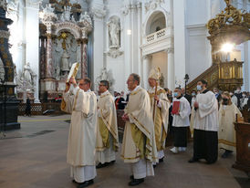 Diakonenweihe im Fuldaer Dom (Foto: Karl-Franz Thiede)